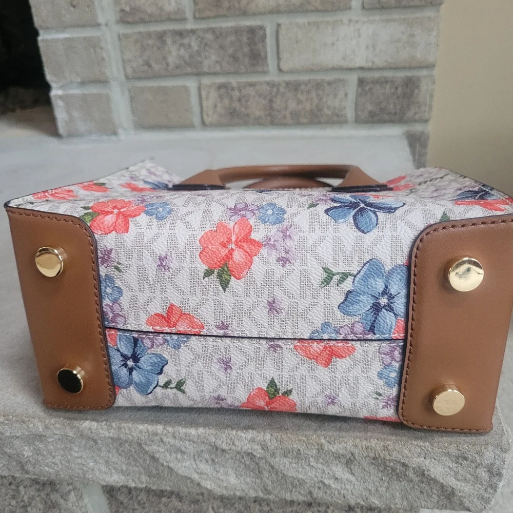 Like New MICHAEL KORS MERCER MEDIUM FLORAL LOGO ACCORDION CROSSBODY BAG